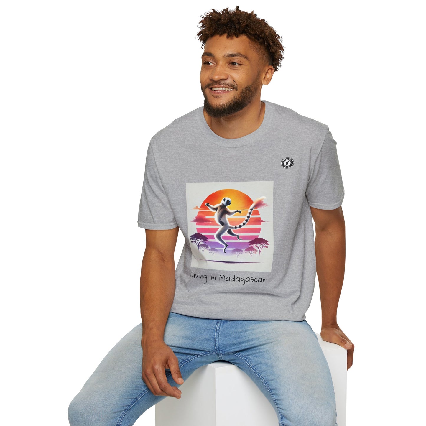 T-Shirt Maki Sifaka Sunset – L’Esprit Libre de Madagascar