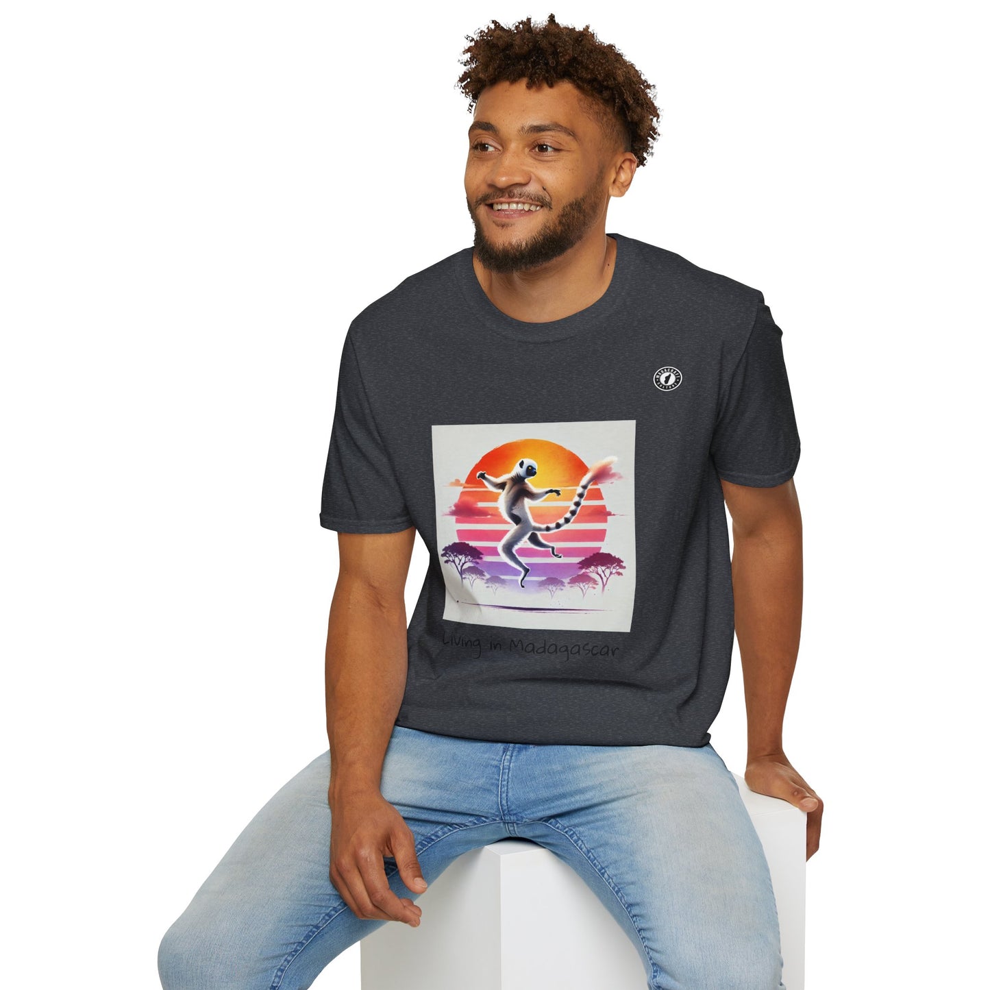 T-Shirt Maki Sifaka Sunset – L’Esprit Libre de Madagascar