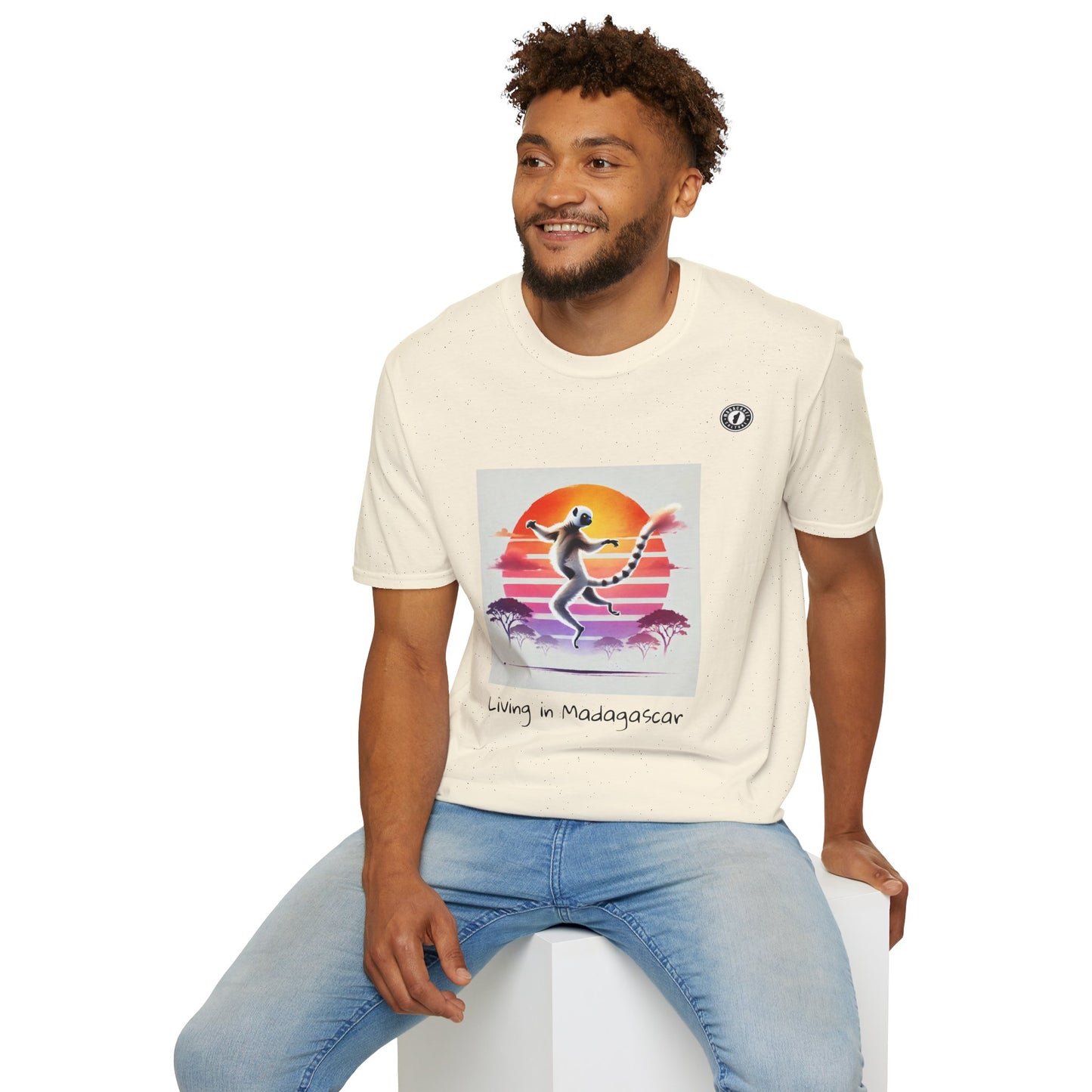 T-Shirt Maki Sifaka Sunset – L’Esprit Libre de Madagascar