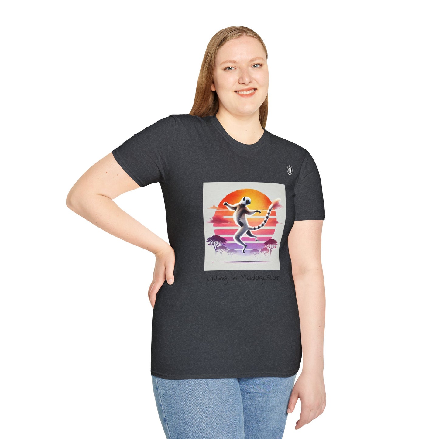 T-Shirt Maki Sifaka Sunset – L’Esprit Libre de Madagascar