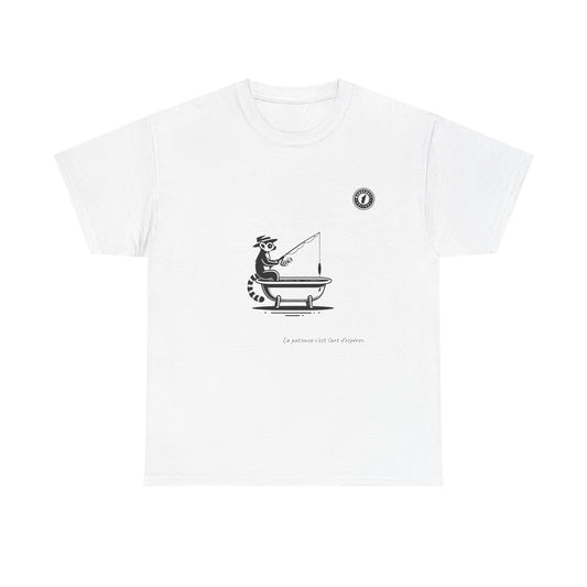 T-Shirt Lémurien Pêcheur – L’Art de la Patience 🎣