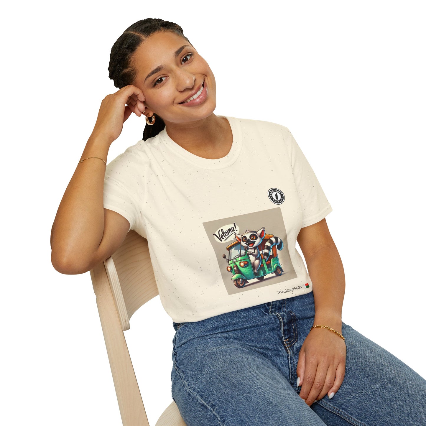 T-Shirt Unisex Maki Tuk-Tuk – Aventure Nocturne à Madagascar