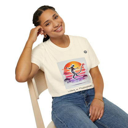 T-Shirt Maki Sifaka Sunset – L’Esprit Libre de Madagascar