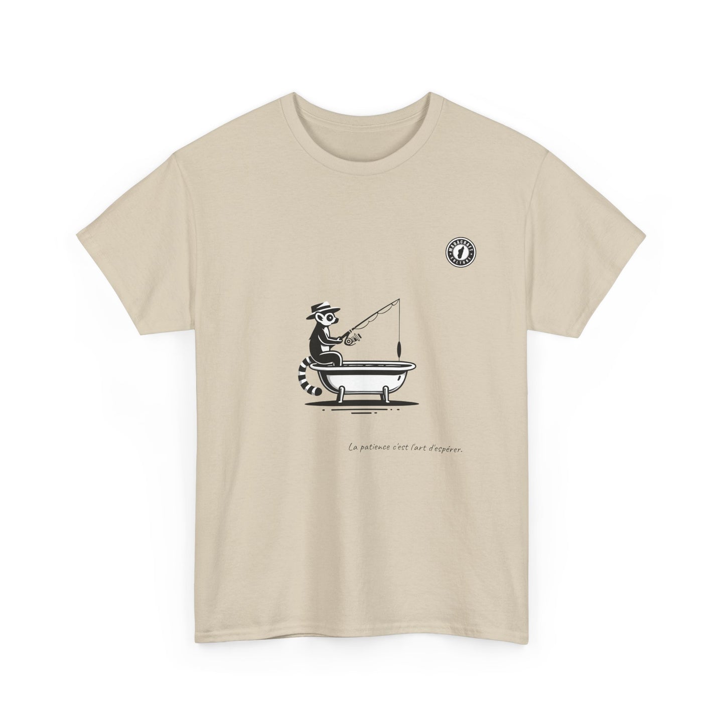 T-Shirt Lémurien Pêcheur – L’Art de la Patience 🎣