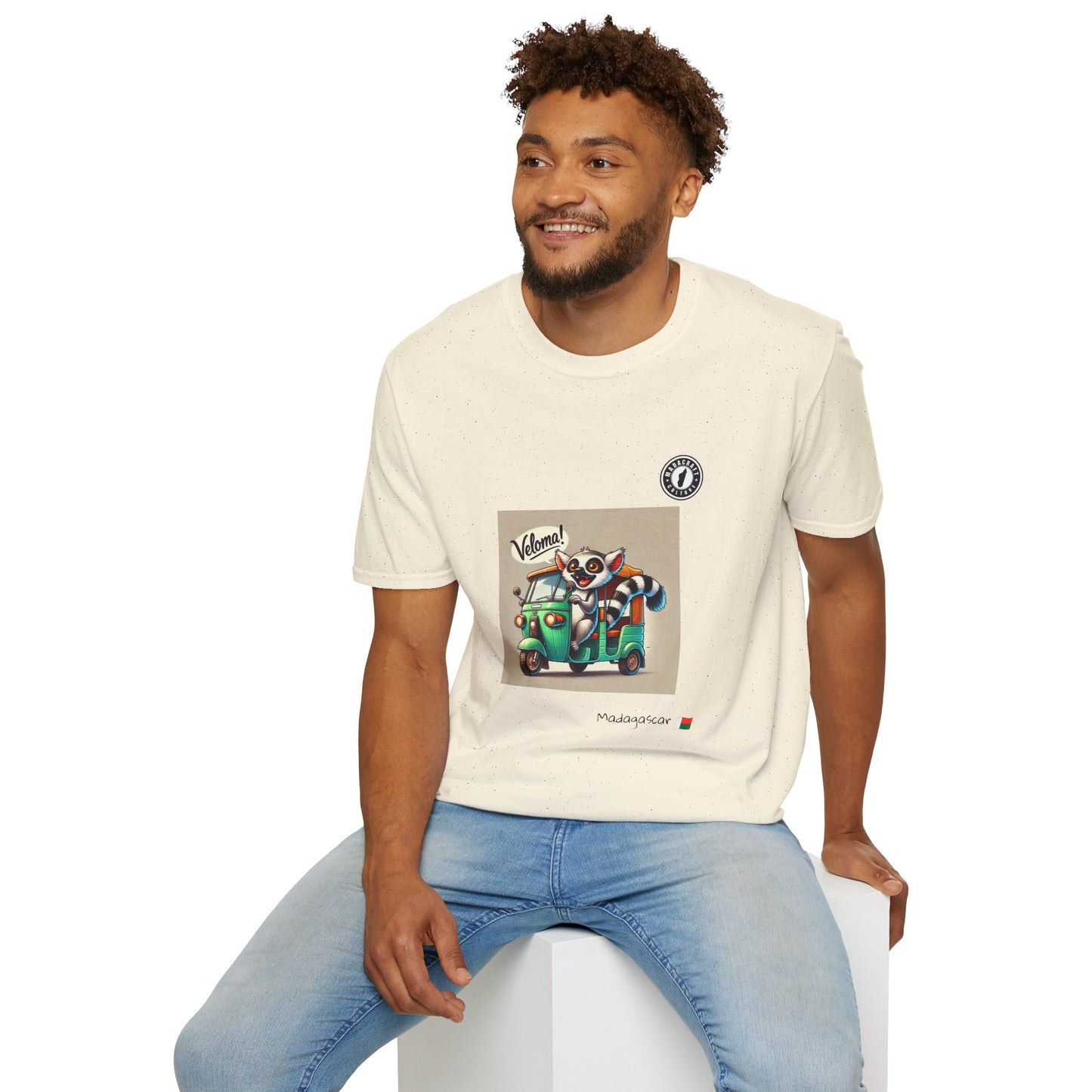 T-Shirt Unisex Maki Tuk-Tuk – Aventure Nocturne à Madagascar