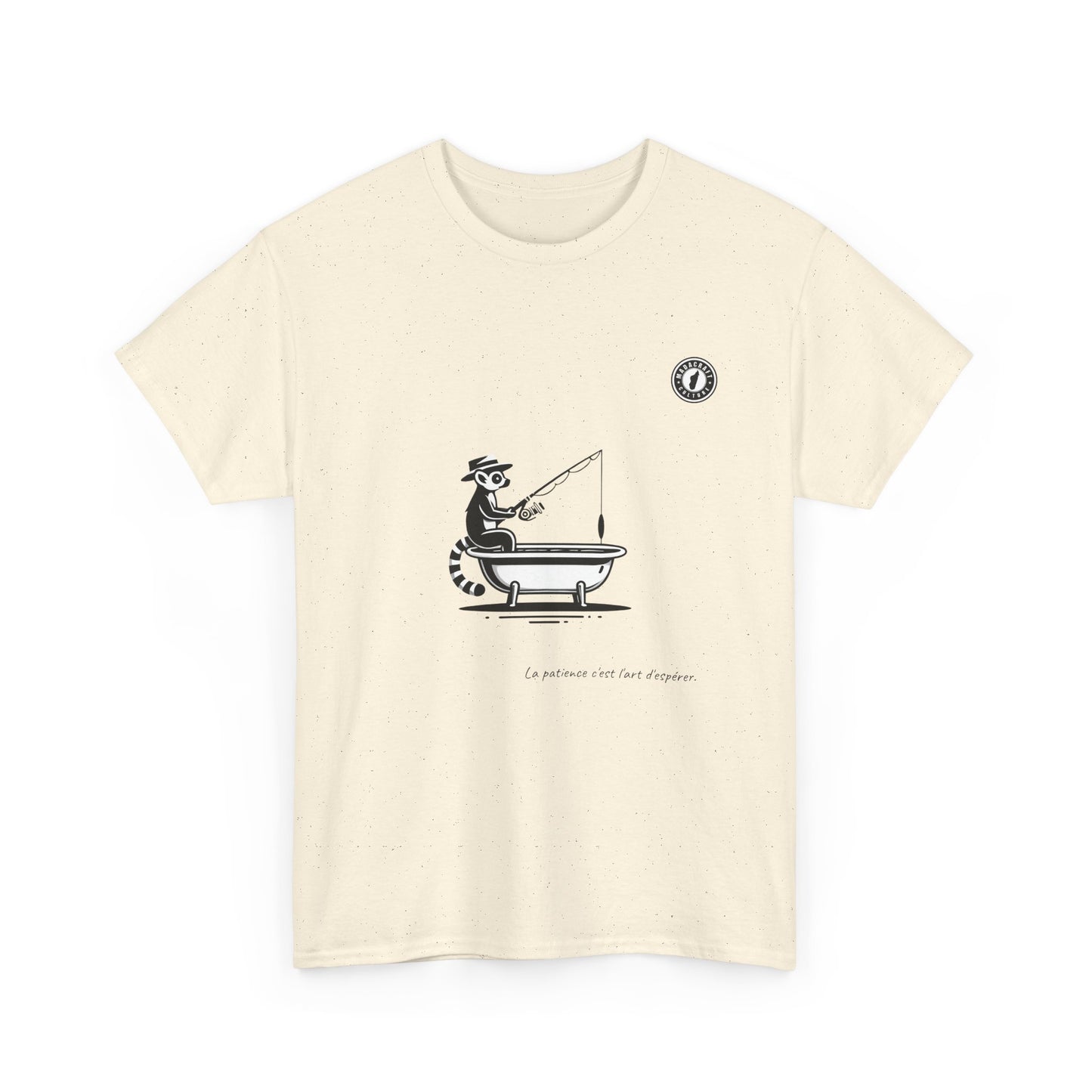 T-Shirt Lémurien Pêcheur – L’Art de la Patience 🎣