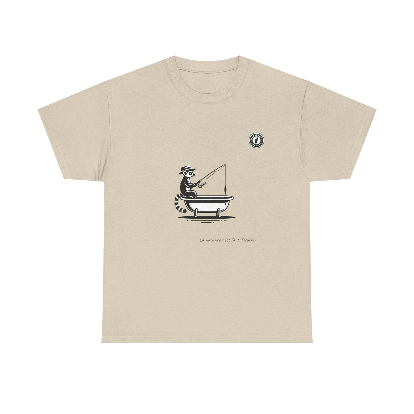 T-Shirt Lémurien Pêcheur – L’Art de la Patience 🎣