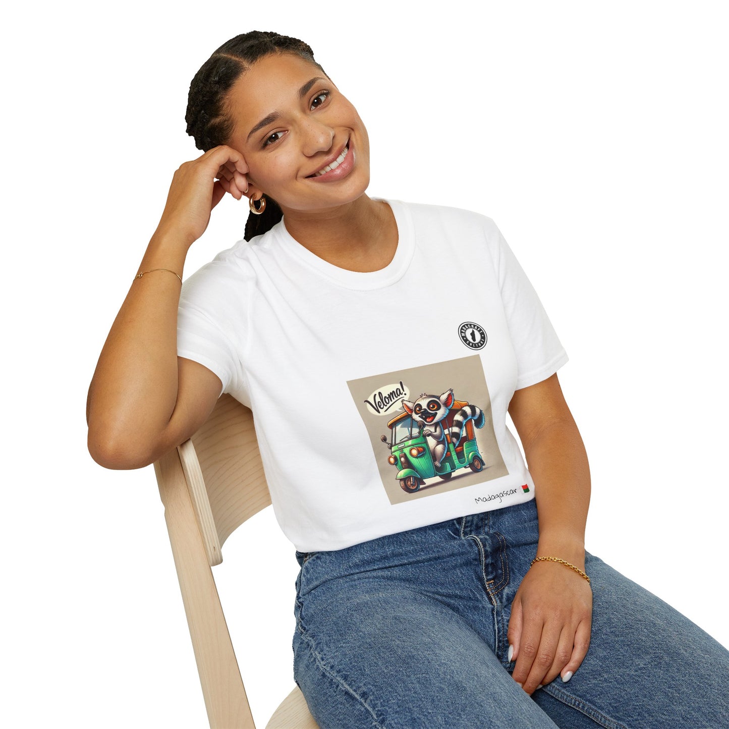 T-Shirt Unisex Maki Tuk-Tuk – Aventure Nocturne à Madagascar