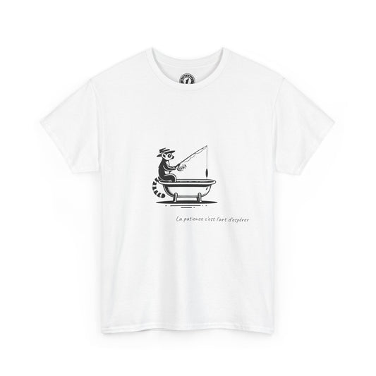 T-Shirt Lémurien Pêcheur – L’Art de la Patience
