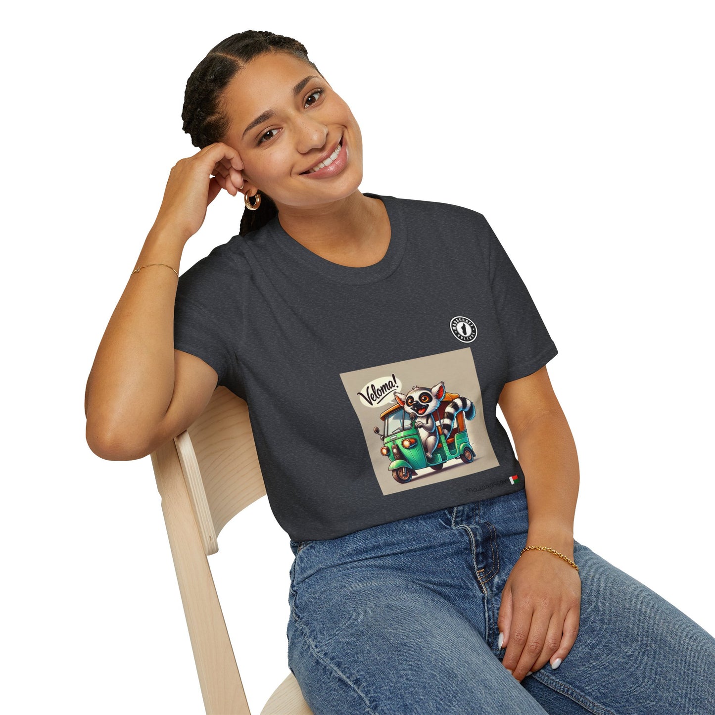 T-Shirt Unisex Maki Tuk-Tuk – Aventure Nocturne à Madagascar